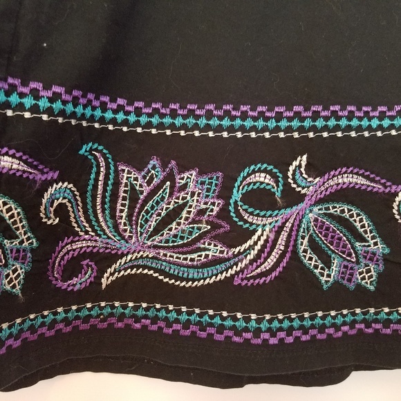 Gorgeous Embroidered Skirt Size 5 - Picture 4 of 8